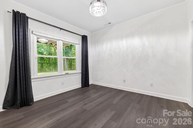 9131 N Pine Hill Lane, Charlotte, NC 28215