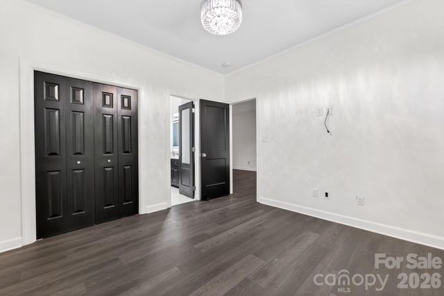 9131 N Pine Hill Lane, Charlotte, NC 28215