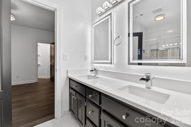 9131 N Pine Hill Lane, Charlotte, NC 28215