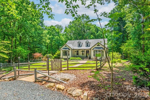 9131 N Pine Hill Lane, Charlotte, NC 28215