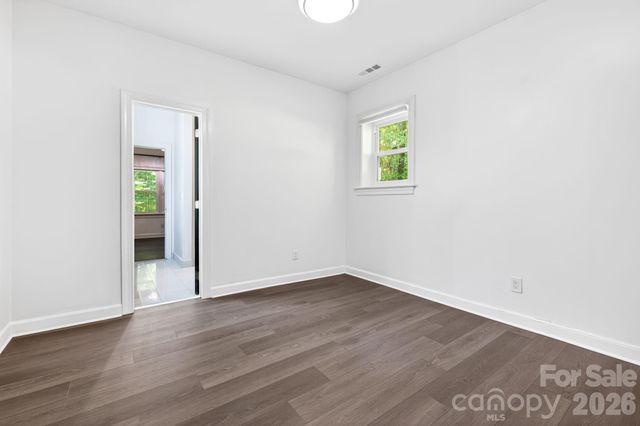 9131 N Pine Hill Lane, Charlotte, NC 28215