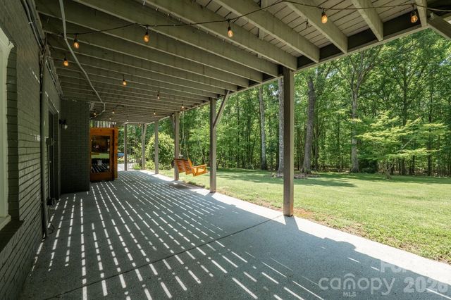 9131 N Pine Hill Lane, Charlotte, NC 28215