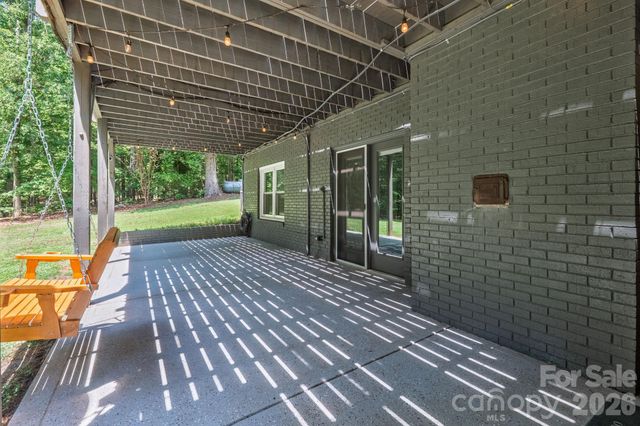 9131 N Pine Hill Lane, Charlotte, NC 28215