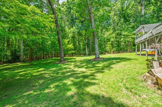 9131 N Pine Hill Lane, Charlotte, NC 28215