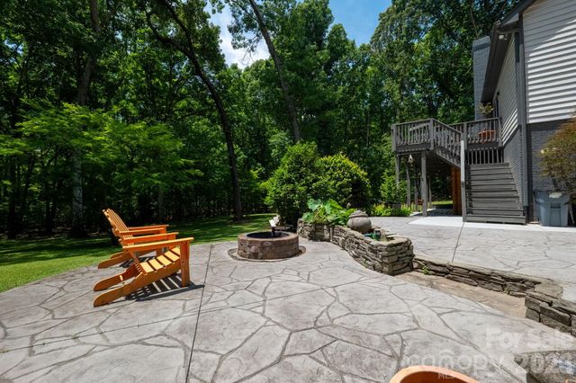 9131 N Pine Hill Lane, Charlotte, NC 28215