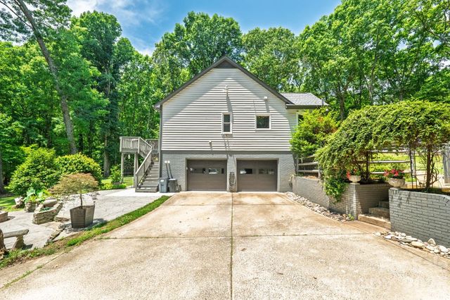 9131 N Pine Hill Lane, Charlotte, NC 28215