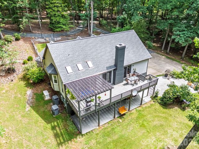 9131 N Pine Hill Lane, Charlotte, NC 28215