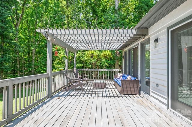 9131 N Pine Hill Lane, Charlotte, NC 28215