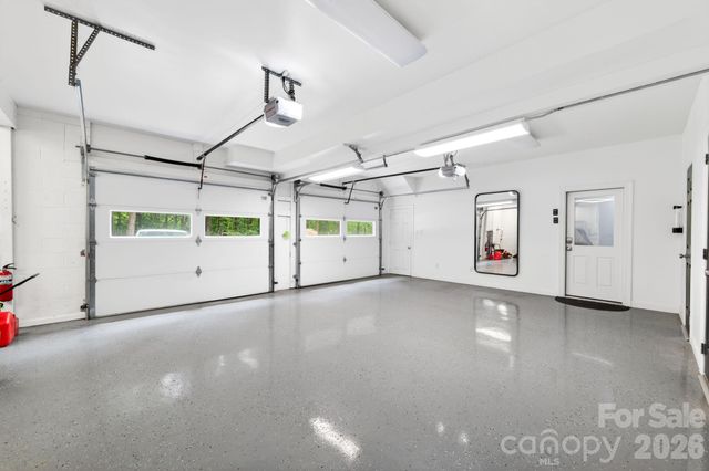 9131 N Pine Hill Lane, Charlotte, NC 28215