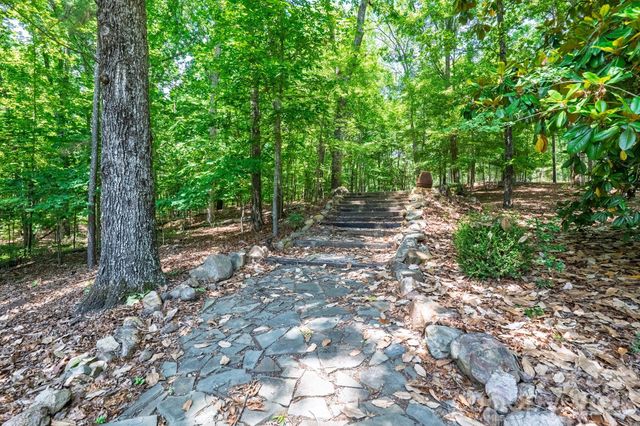 9131 N Pine Hill Lane, Charlotte, NC 28215