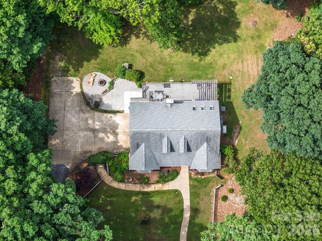 9131 N Pine Hill Lane, Charlotte, NC 28215