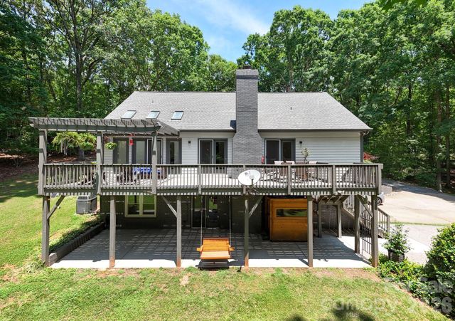9131 N Pine Hill Lane, Charlotte, NC 28215