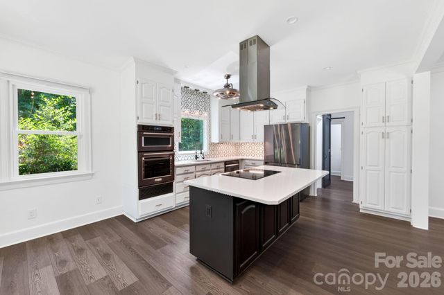 9131 N Pine Hill Lane, Charlotte, NC 28215