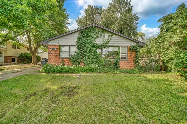 421 E COURTLAND Street, Mundelein, IL 60060