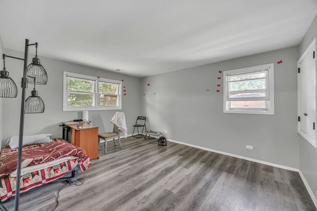 421 E COURTLAND Street, Mundelein, IL 60060