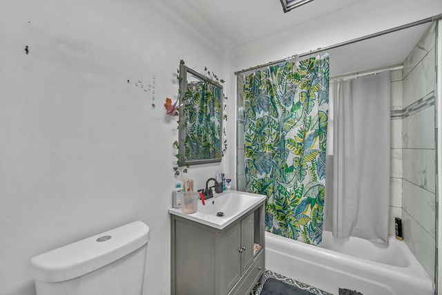 421 E COURTLAND Street, Mundelein, IL 60060