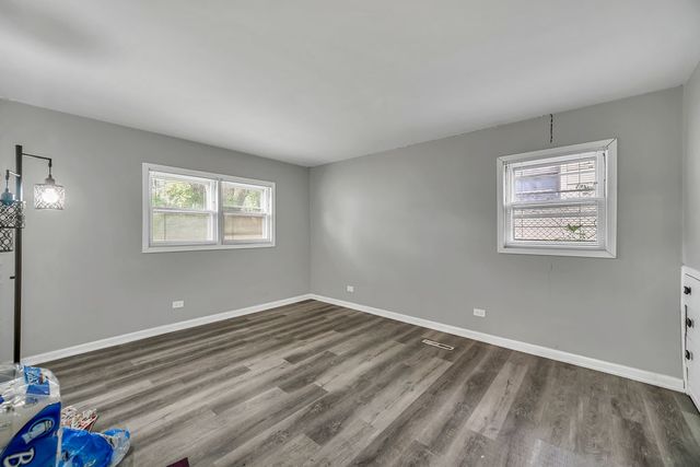 421 E COURTLAND Street, Mundelein, IL 60060