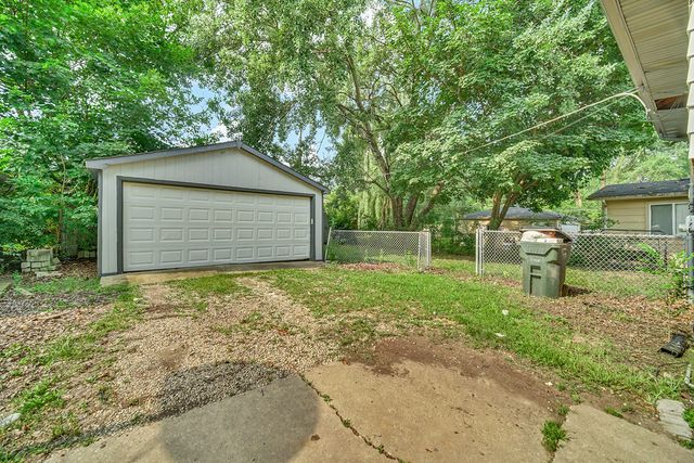 421 E COURTLAND Street, Mundelein, IL 60060