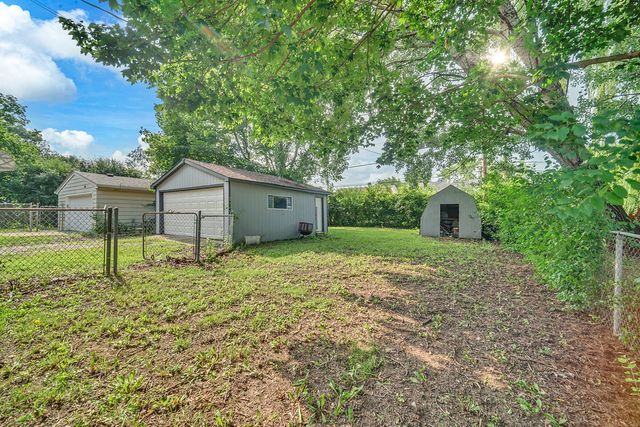 421 E COURTLAND Street, Mundelein, IL 60060