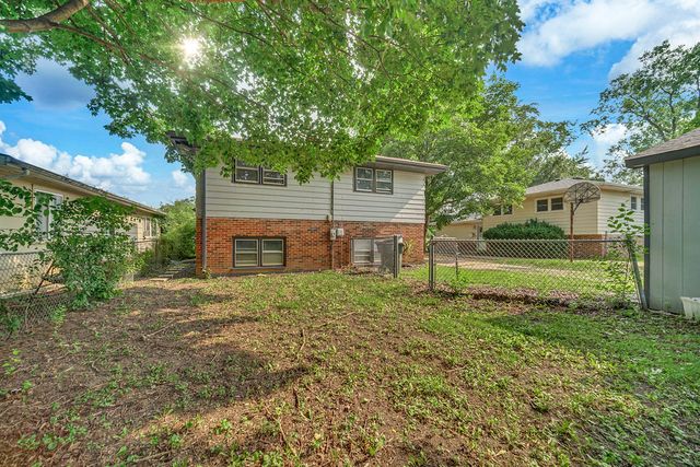421 E COURTLAND Street, Mundelein, IL 60060