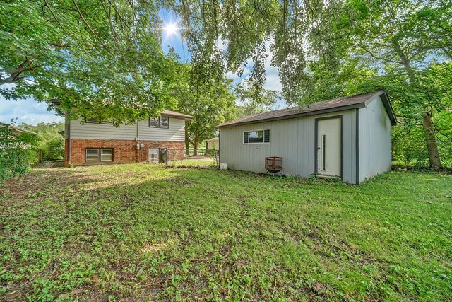 421 E COURTLAND Street, Mundelein, IL 60060