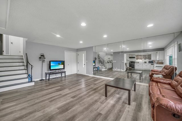 421 E COURTLAND Street, Mundelein, IL 60060