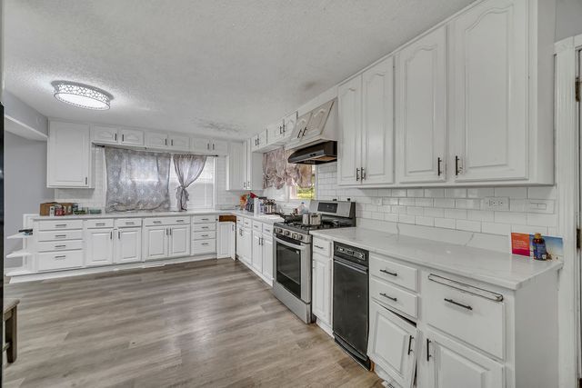 421 E COURTLAND Street, Mundelein, IL 60060