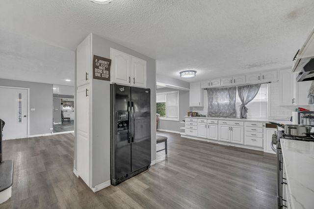 421 E COURTLAND Street, Mundelein, IL 60060