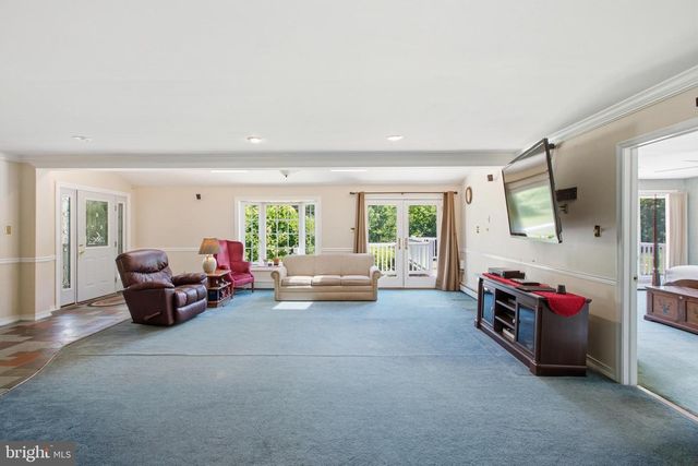 6338 STUMP RD, Pipersville, PA 18947