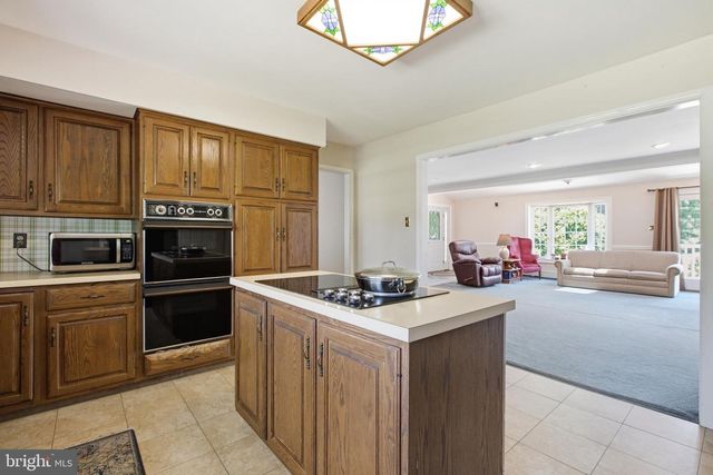 6338 STUMP RD, Pipersville, PA 18947