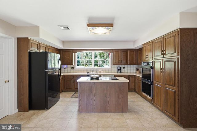 6338 STUMP RD, Pipersville, PA 18947