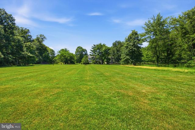6338 STUMP RD, Pipersville, PA 18947