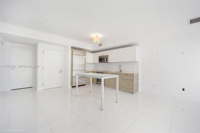 1300 Brickell Bay Dr 1803, Miami, FL 33131