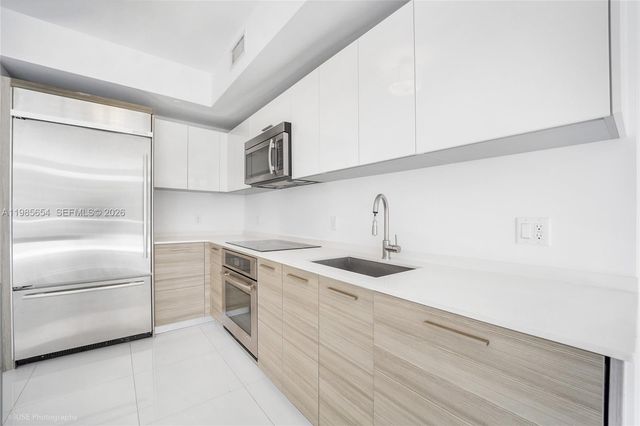 1300 Brickell Bay Dr 1803, Miami, FL 33131