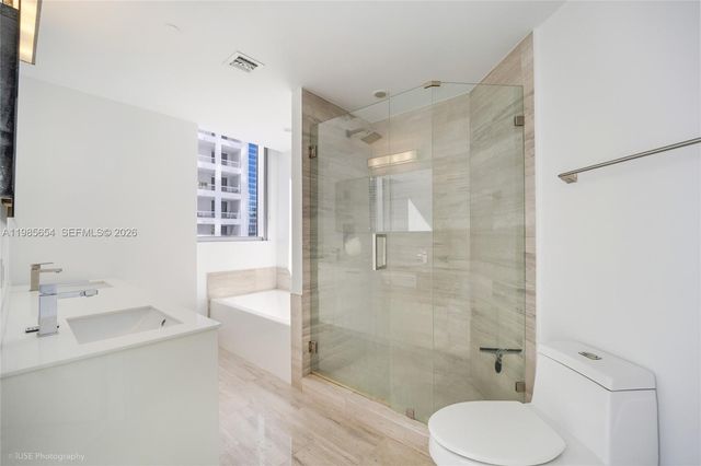 1300 Brickell Bay Dr 1803, Miami, FL 33131