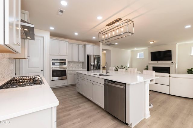 124 Clapper Lane, Holly Springs, NC 27540