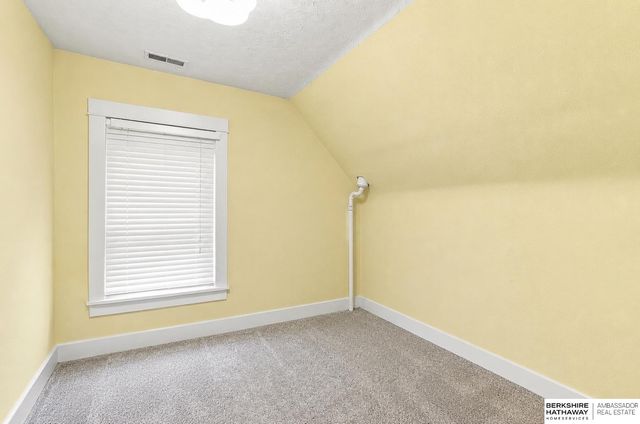 6233 Pacific Street, Omaha, NE 68106
