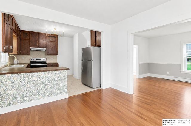6233 Pacific Street, Omaha, NE 68106