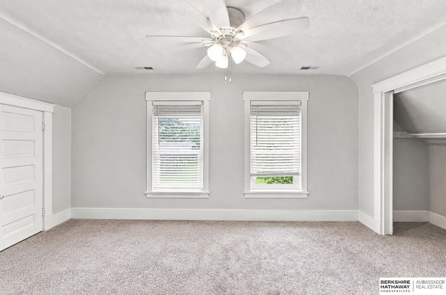6233 Pacific Street, Omaha, NE 68106