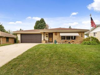 2911 S 72nd STREET, West Allis, WI 53219