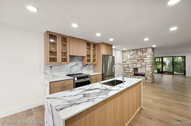 1106 Timberview Trail, Bloomfield Hills, MI 48304