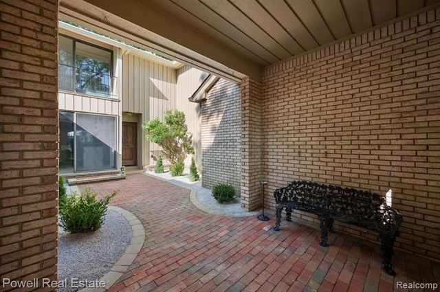 1106 Timberview Trail, Bloomfield Hills, MI 48304