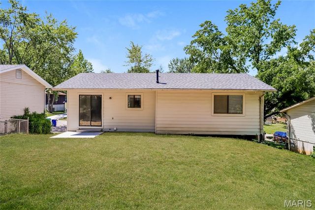 18 River Bluff Drive, St Peters, MO 63376