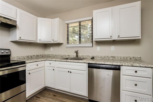 18 River Bluff Drive, St Peters, MO 63376