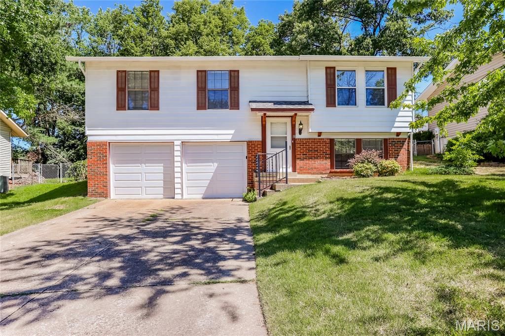 18 River Bluff Drive, St Peters, MO 63376