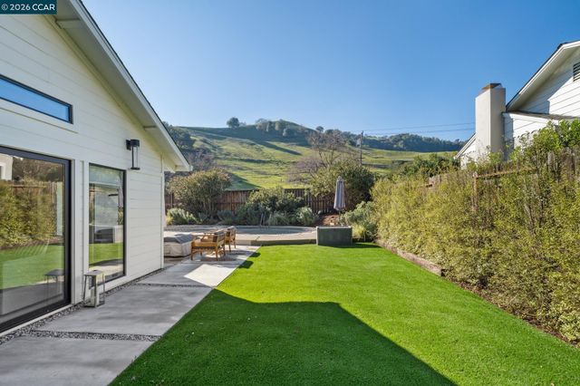 3268 Park Ln, Lafayette, CA 94549