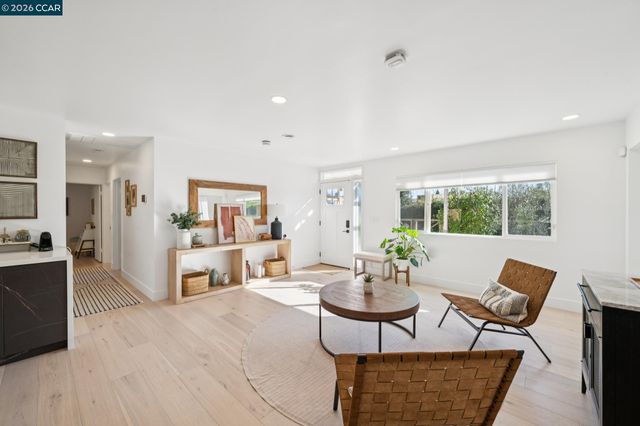 3268 Park Ln, Lafayette, CA 94549