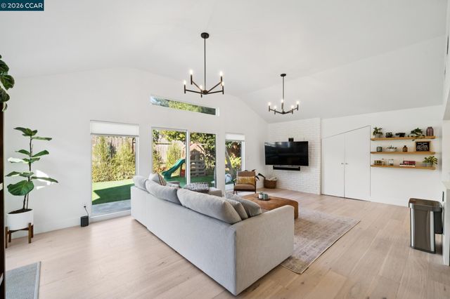 3268 Park Ln, Lafayette, CA 94549