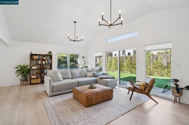 3268 Park Ln, Lafayette, CA 94549