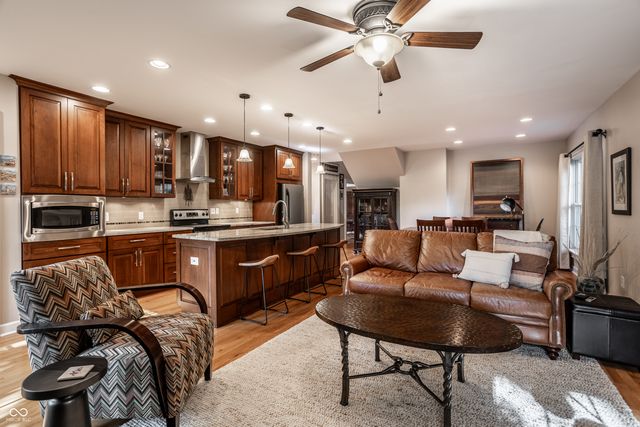 385 S Sixth Street, Zionsville, IN 46077
